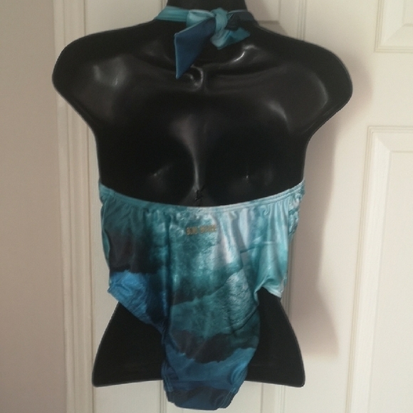 Elegant Blue Ruffled One-Piece Swimsuit - Picture 3 of 7